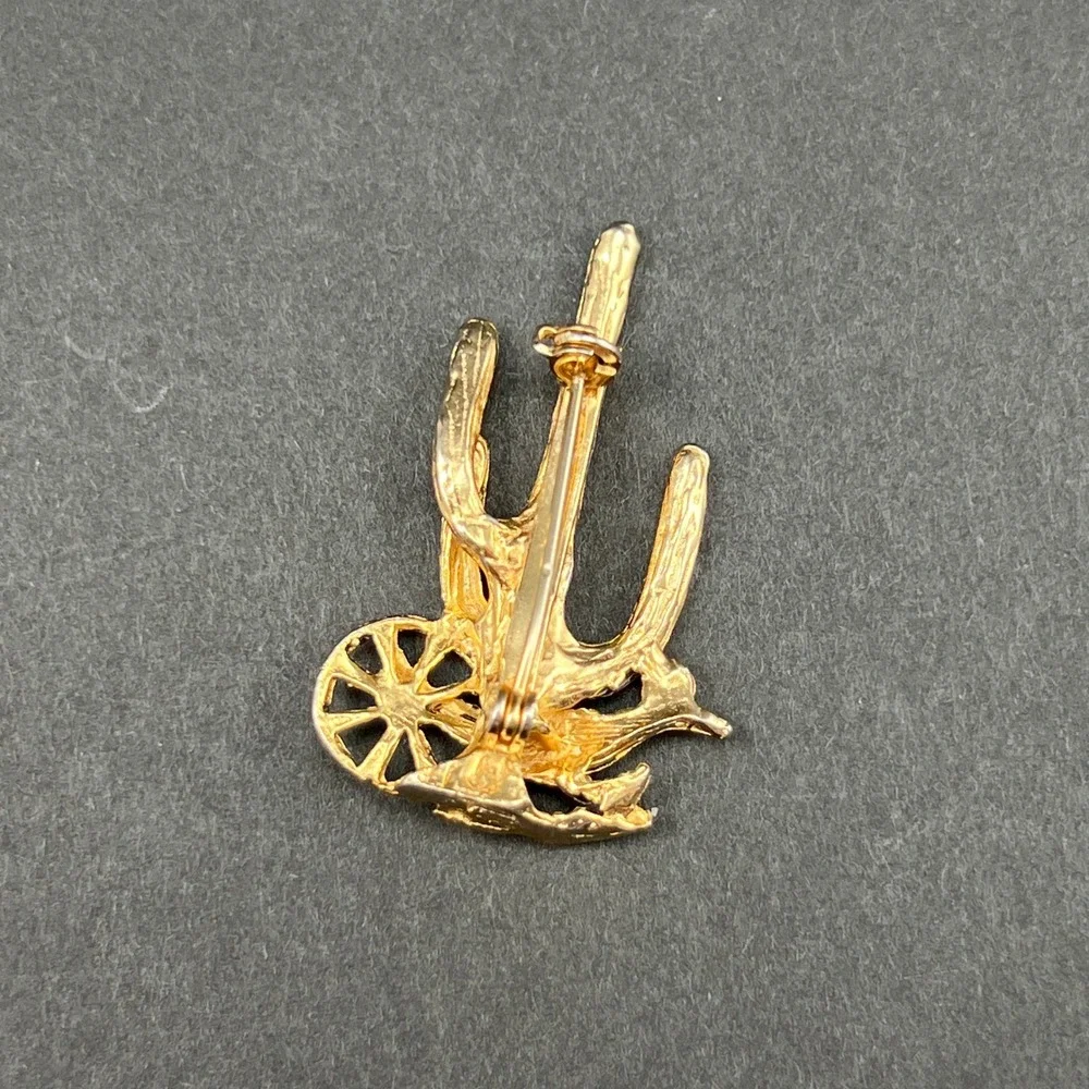 Vintage Brooch Gold Tone Southwestern Roadrunner Cactus Wagon Wheel